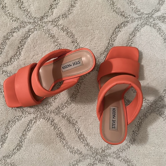 Worn once acrylic Steve Madden heel - Picture 2 of 4